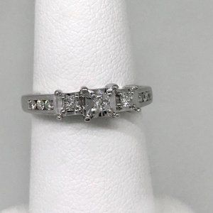 14 kt WG ring .33 ctw princess & round diamonds
